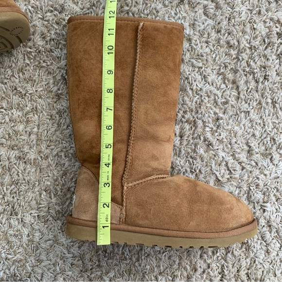 UGG Women's Classic Tall II Boot size 6 Chestnut Sheepskin Insole Suede Outer - Picture 9 of 16